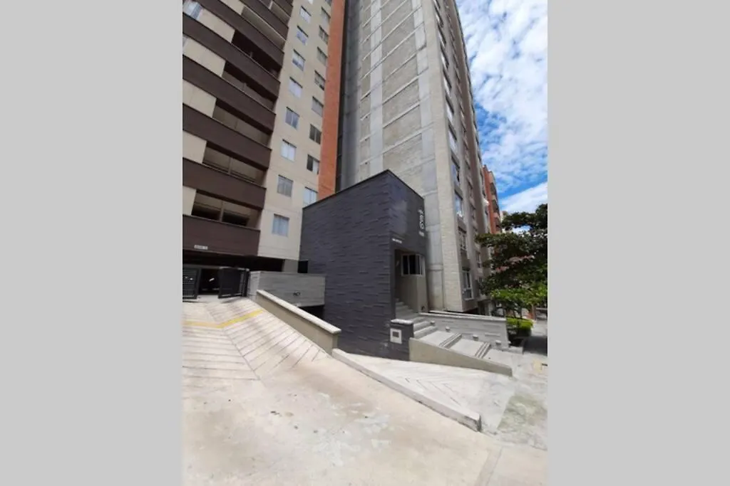 Cuatro 8 Park Bombona location